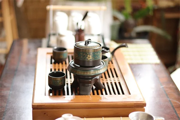 木の周りを美しく飾る7つのルール：木を守りながら景観作り